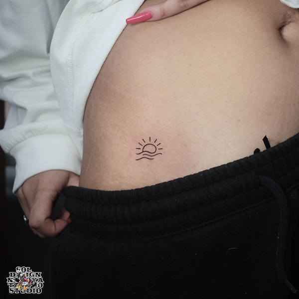 名古屋　タトゥー　女性